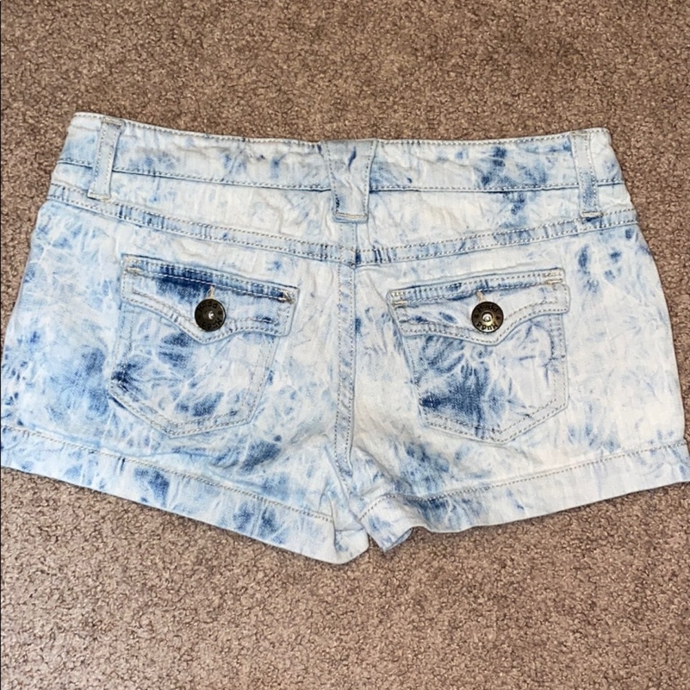 Shorts - Picture 3 of 5